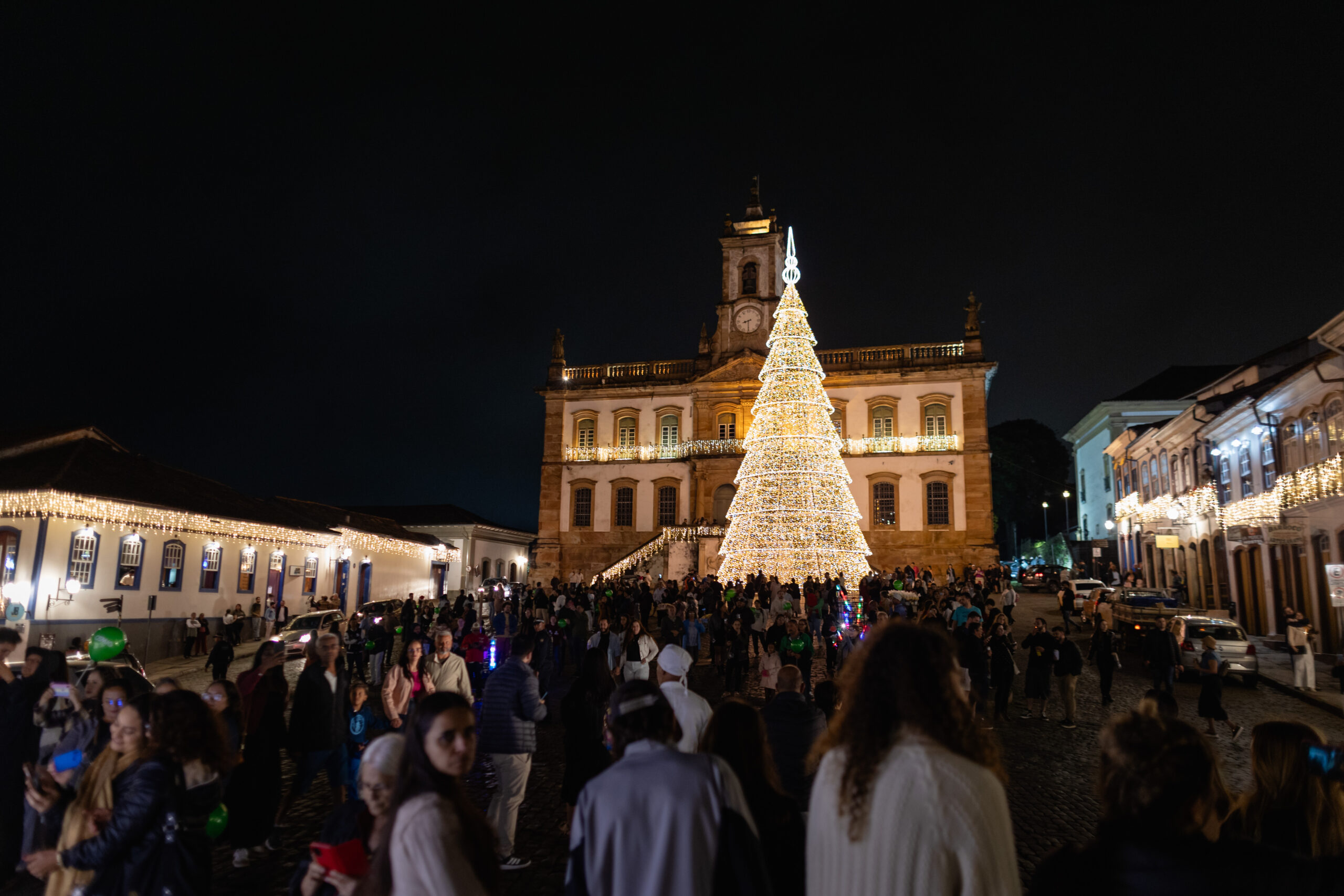 Ouro Preto inaugura Natal de Luz com programação histórica e cultural