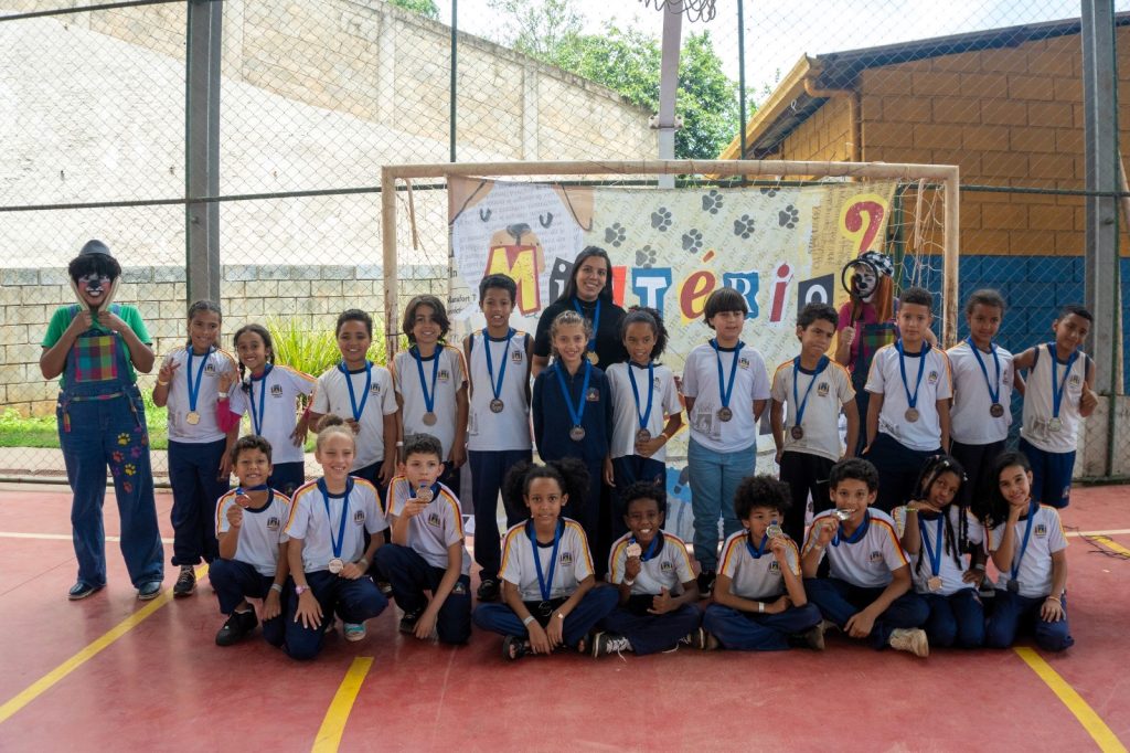 Projeto de leitura premia alunos em Ribeirão do Eixo