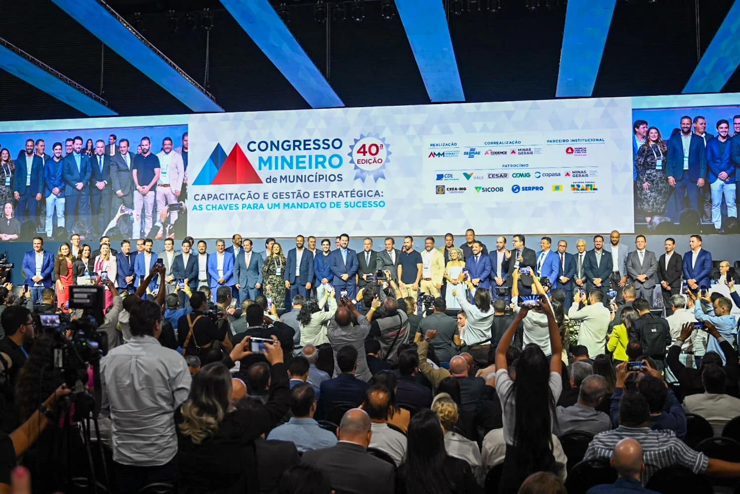 Prefeito de Mariana toma posse no conselho diretor da Associação Mineira de Municípios