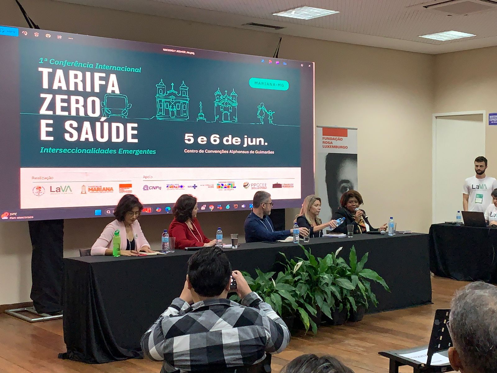 Mariana sedia 1ª Conferência Internacional sobre Tarifa Zero e Saúde