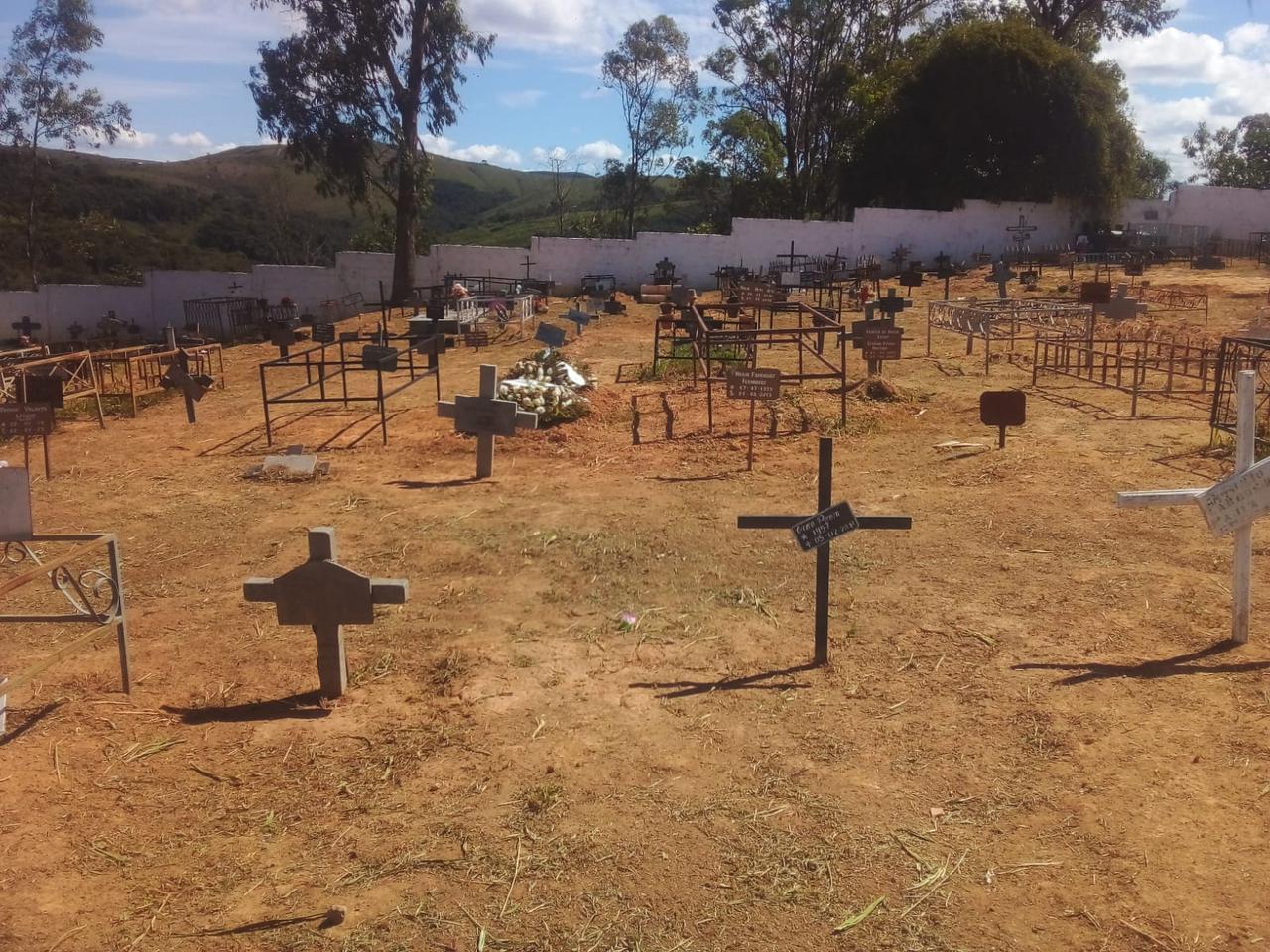 Cemitérios de Ouro Preto e distritos passam por limpeza e manutenção neste início de ano